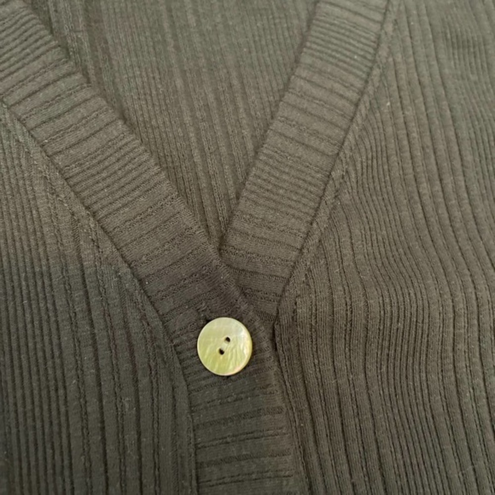 Madewell Ribbed Button-Front V-Neck Tee - Picture 3 of 5